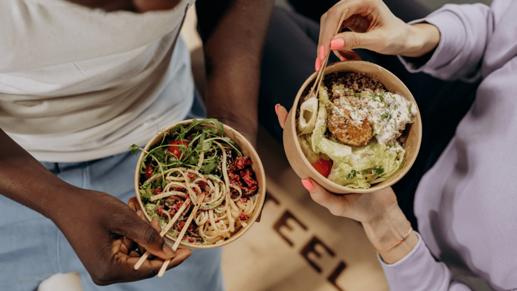 Man and Woman eating healthy 