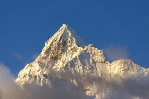 double chin round face medium length hairstyles with bangs